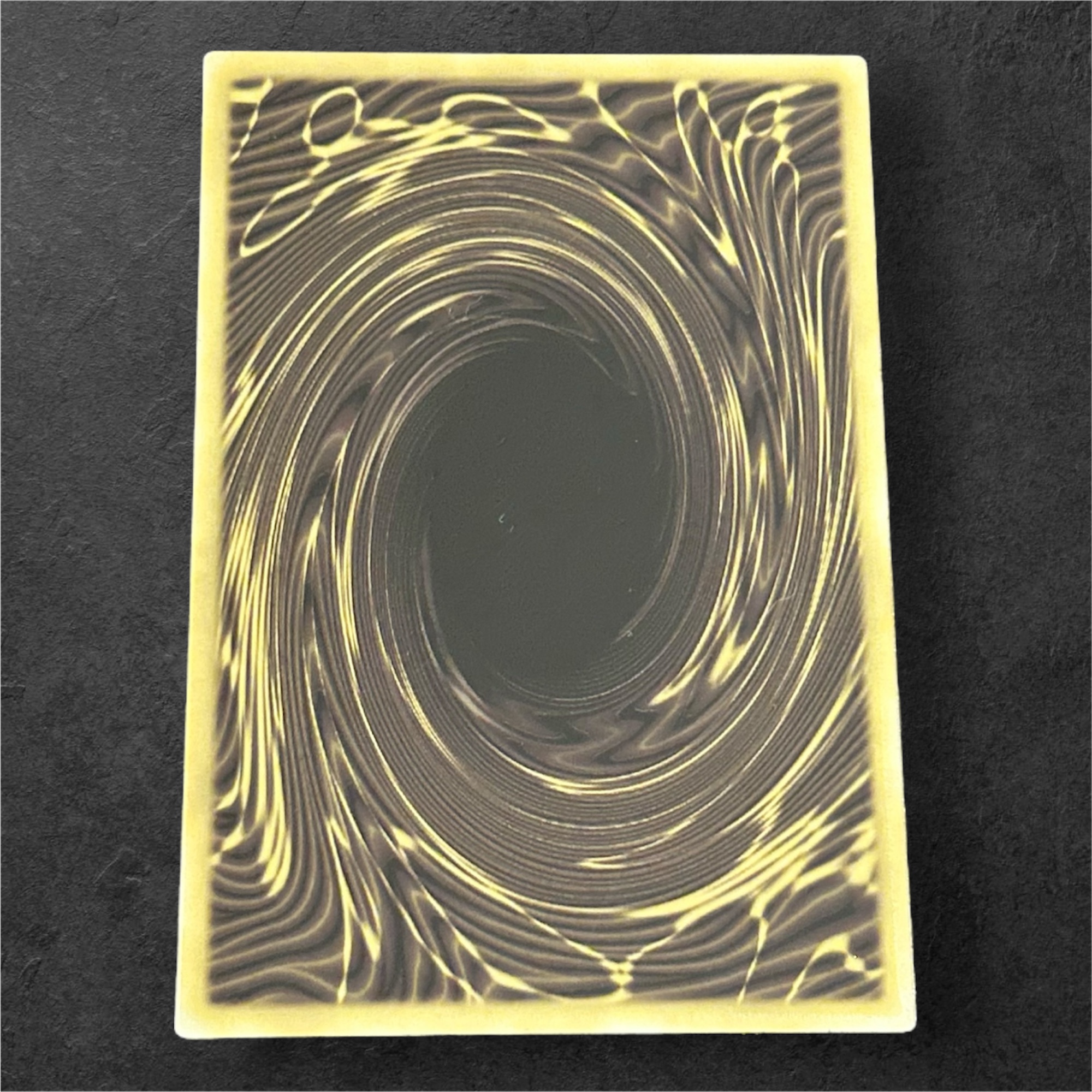 遊戯王OCGデュエルモンスターズ「三幻神」スペシャルカード(ステンレス製)ラーの翼神竜(裏)