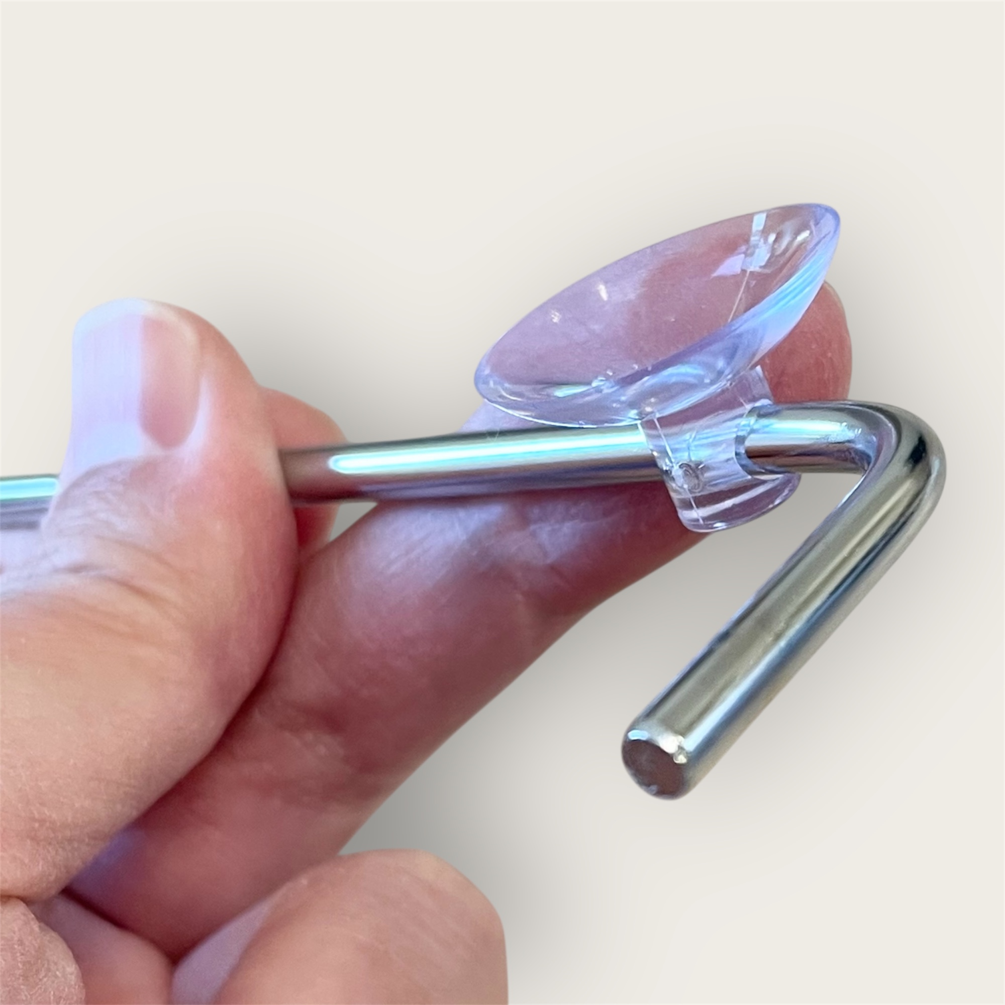 深型39cm奥行用 雛壇(M=14cm)　JAJANコレクションラック棚受金具と吸盤取付図